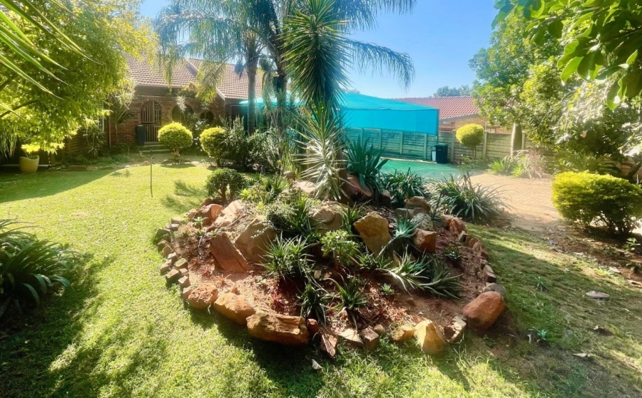 To Let 3 Bedroom Property for Rent in Safari Gardens North West